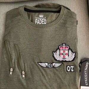 Mens Straight Faded NWT SZ M Pullover with Appliqué Zippers